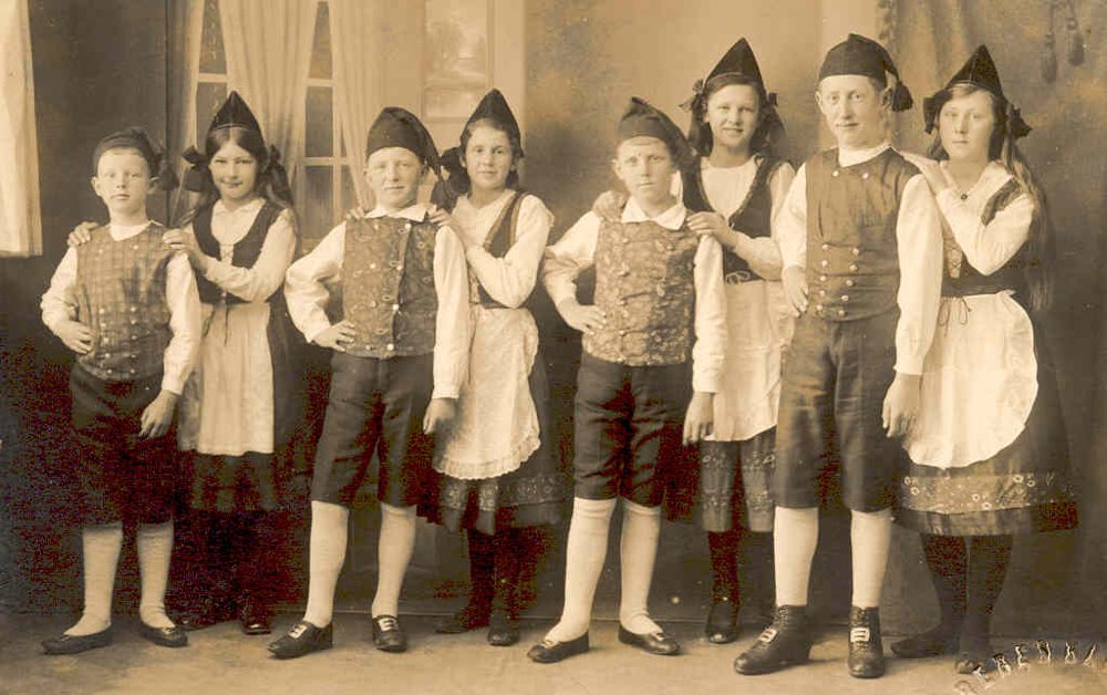 Unge folkedansere i Assentoft